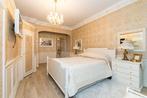 Bed- click for photo gallery